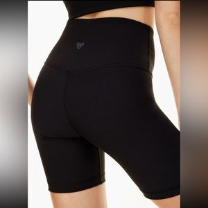 Aritzia TnaSLICK cheeky high rise 7” biker shorts